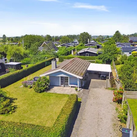 Thomas - 120m From The Sea By Interhome