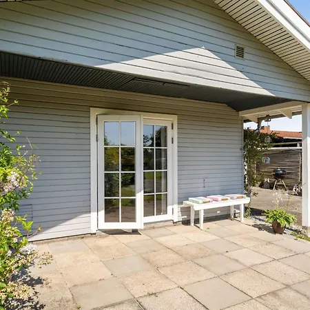 Thomas - 120m From The Sea By Interhome *